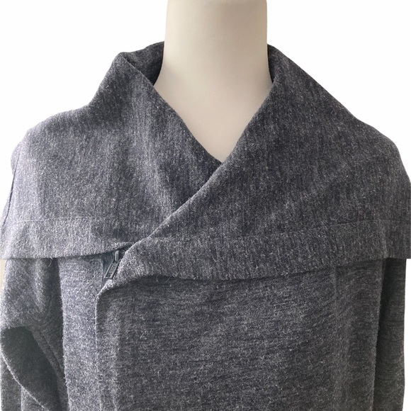 Gray Long Sleeves Sweater Size Large - Picture 3 of 8